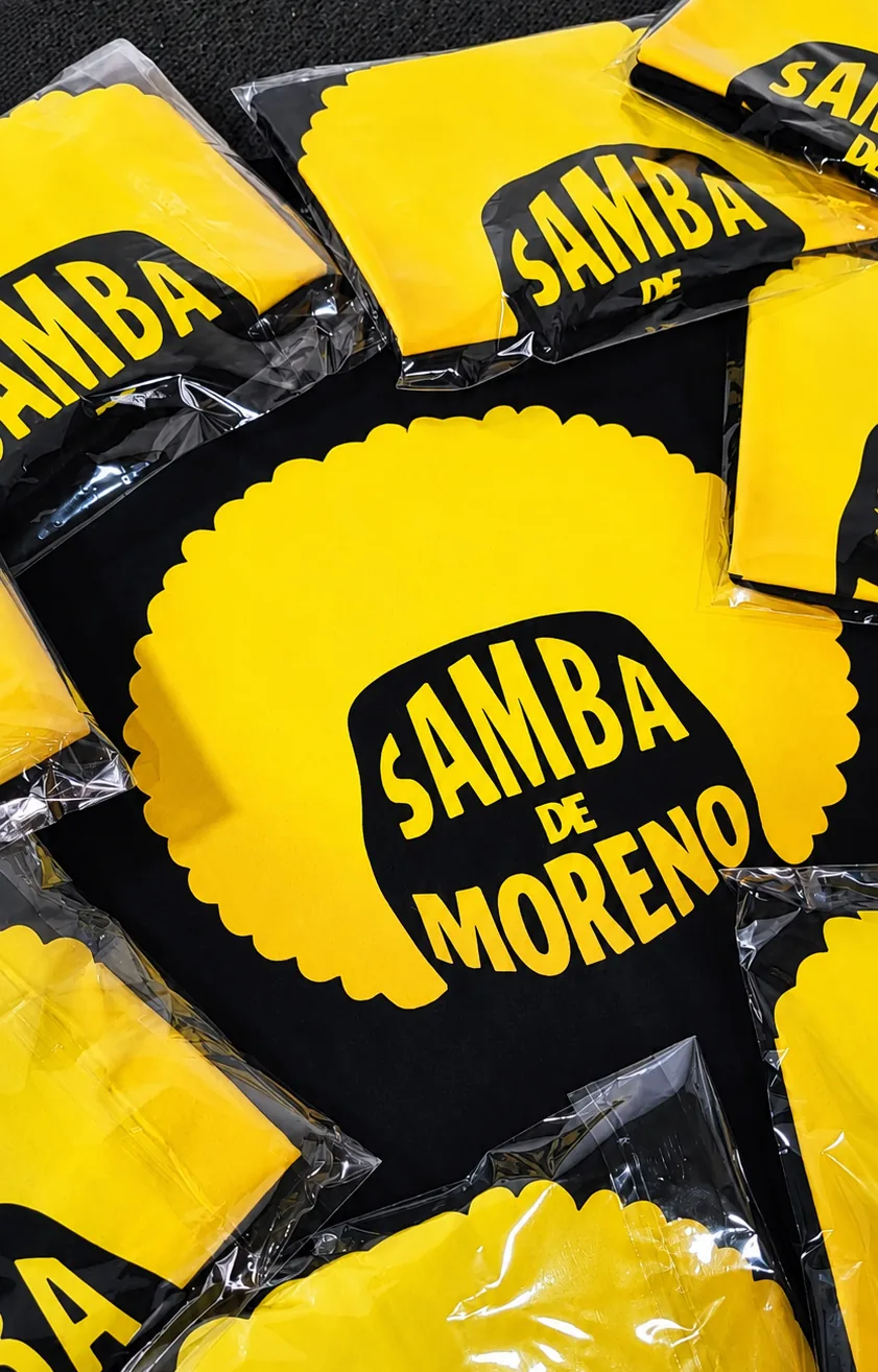 Lote de camisetas Samba de Moreno com selo amarelo